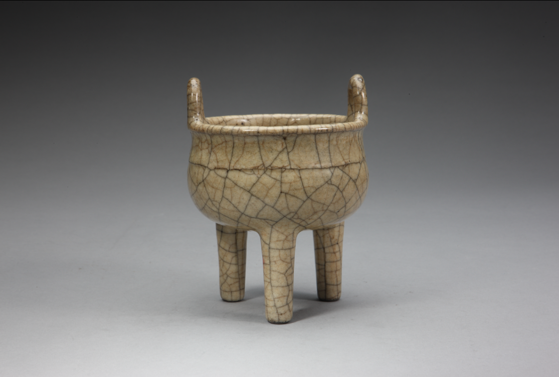 中国 古美術 清時代 哥釉三足香炉 （宋代 哥窯 陶磁器 肌寒く 米黄釉花 